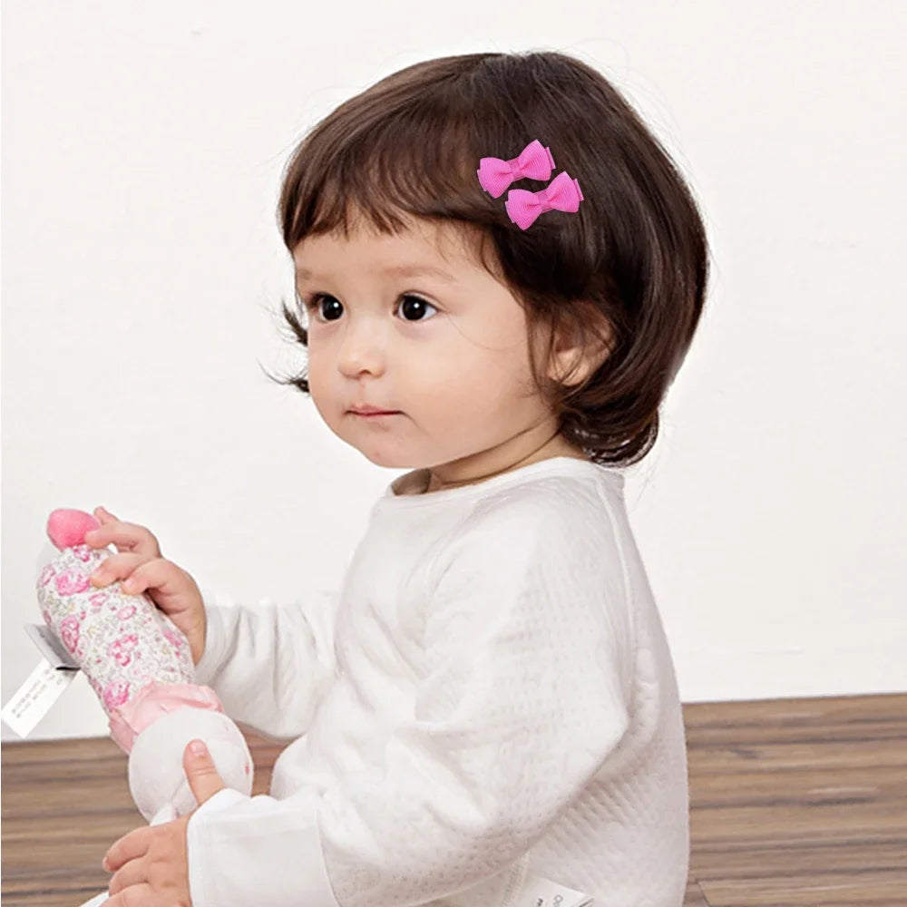 1.2 Inches Mini Bows de cheveux avec clip – Grips de cheveux de couleurs solides pour les enfants et bébé fille